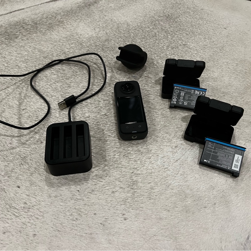 Insta360 x3 camera with extra batteries and fast charge hub
